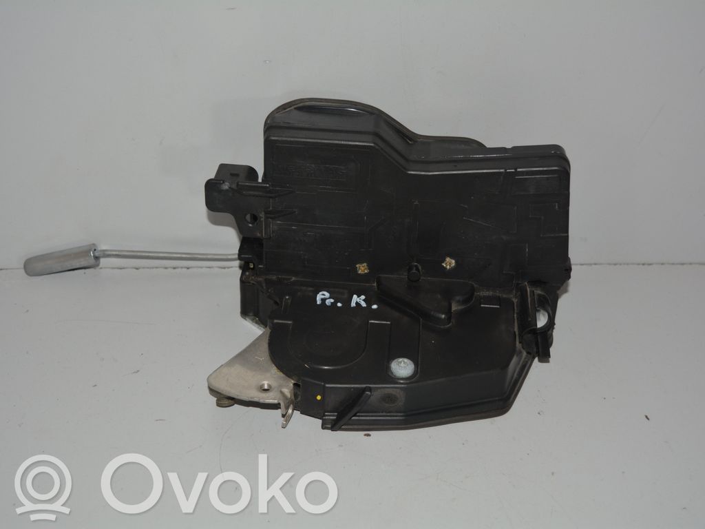 BMW 7 E65 E66 Priekšpusē slēdzene 