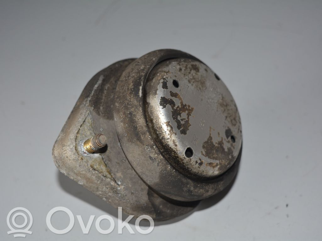 Engine mount bracket   1097252