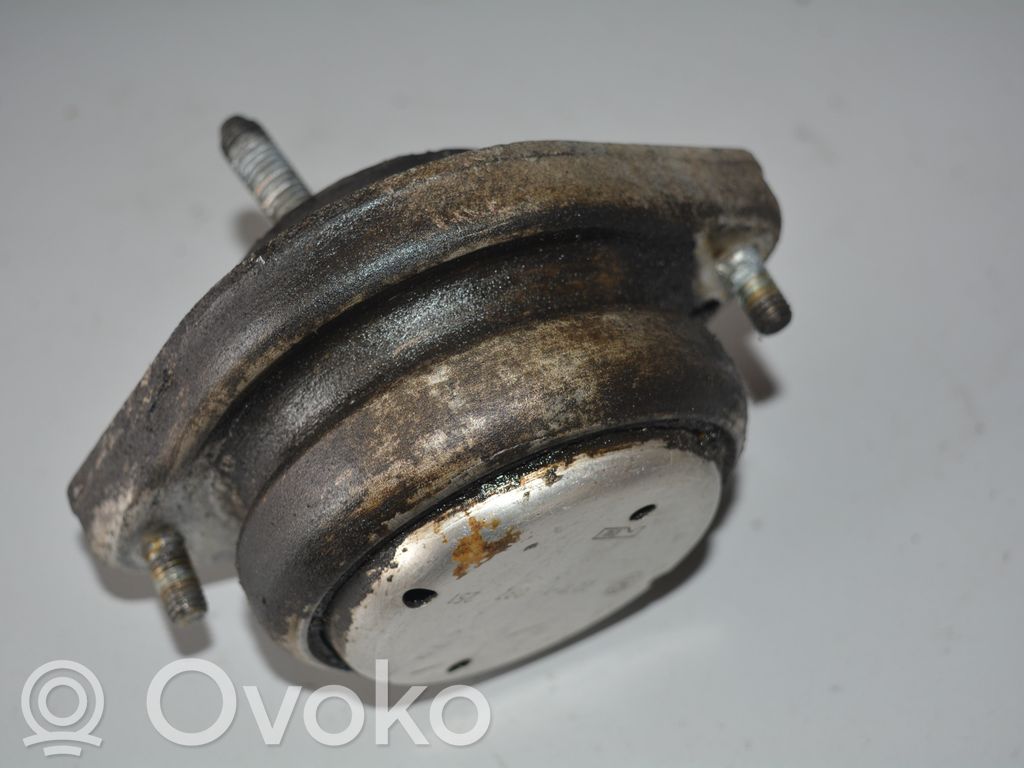 BMW 7 E38 Engine mount bracket 
