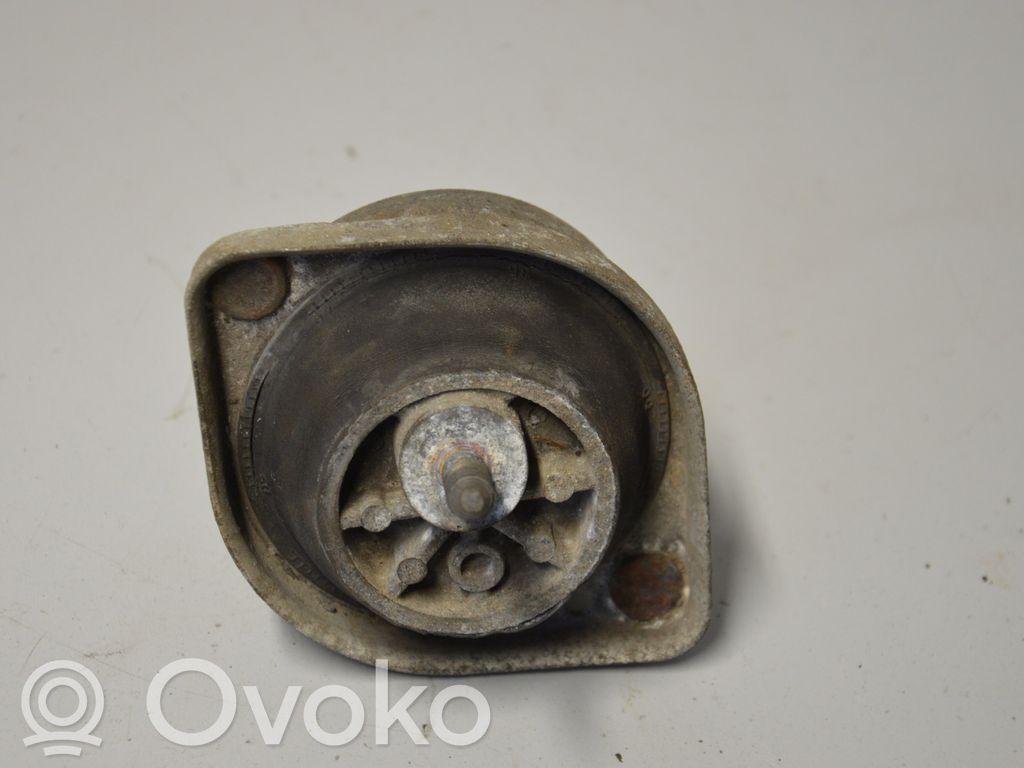 BMW 7 E38 Engine mount bracket 