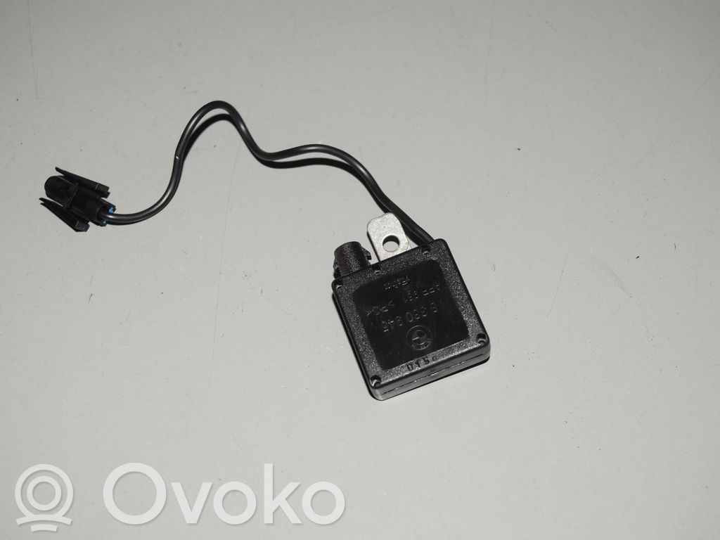 Pystyantennivahvistin   8380945