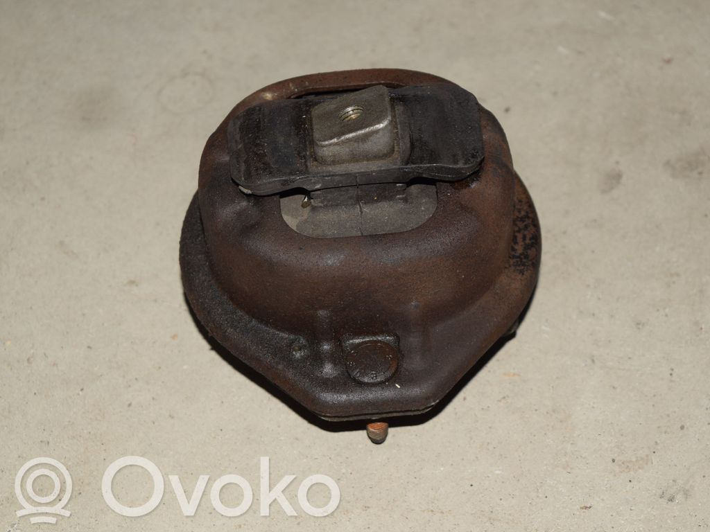 BMW 7 E65 E66 Engine mount bracket 