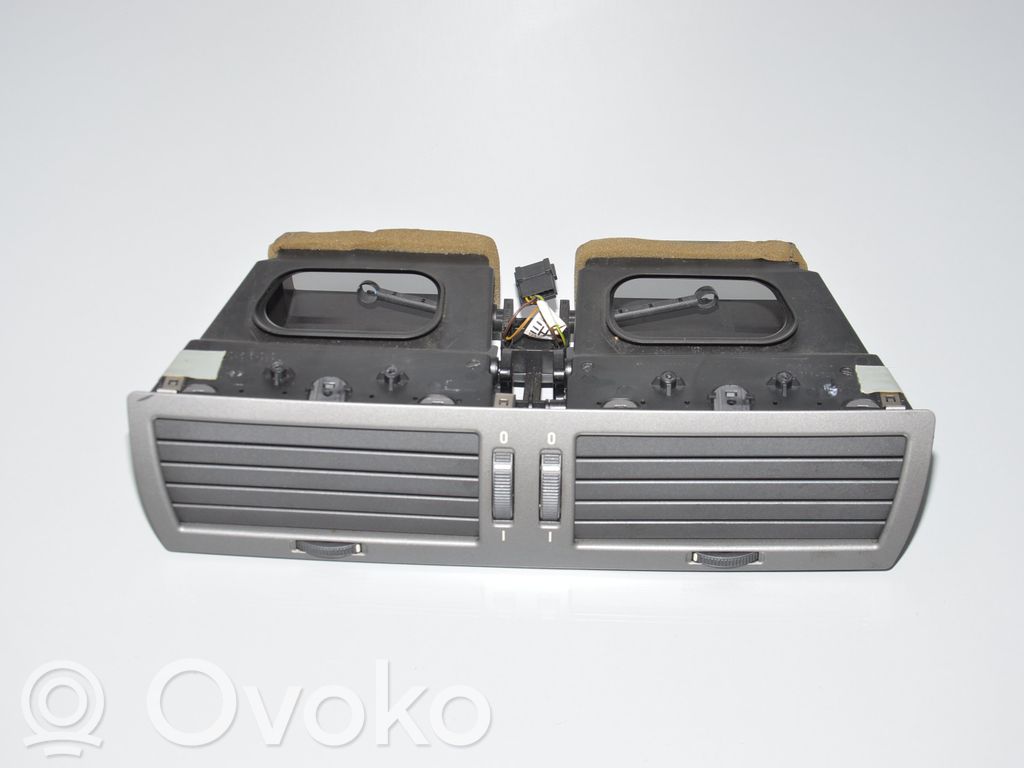 BMW 7 E65 E66 Centrinės oro grotelės 
