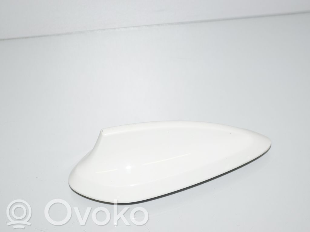 Osłona anteny dachowej GPS   9364616,65209371344,9371344