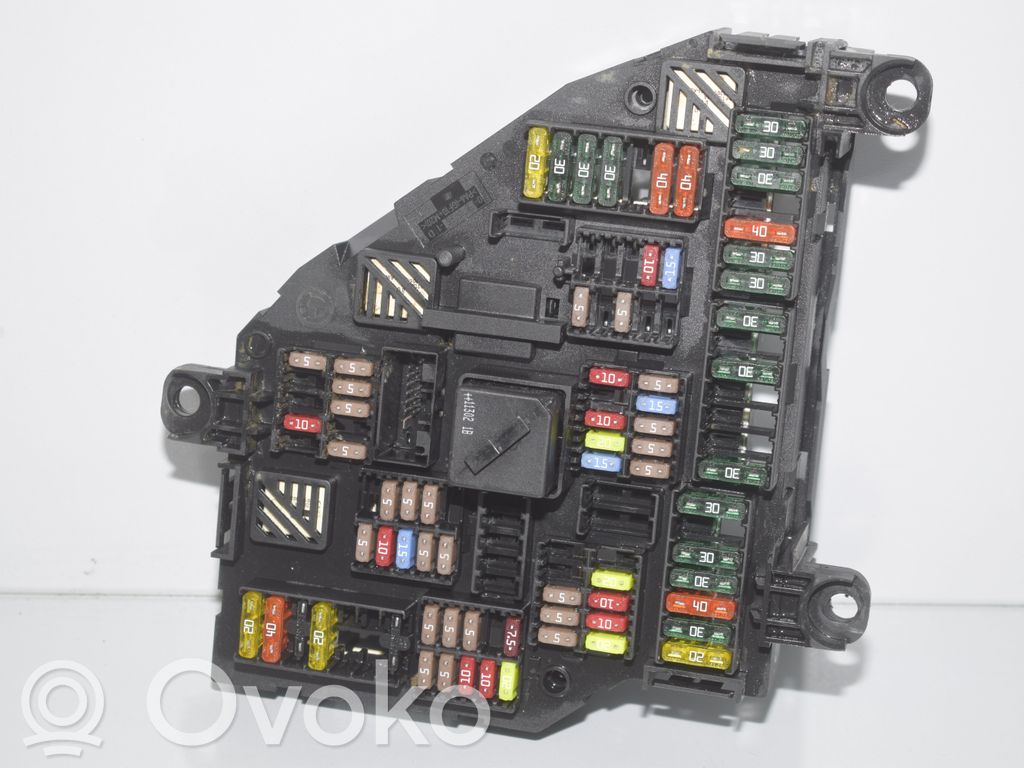 BMW 5 F10 F11 Ramka / Moduł bezpieczników 
