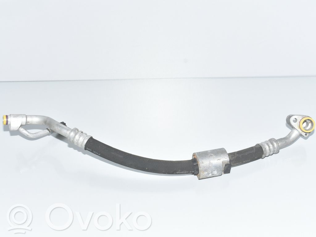 BMW 3 E90 E91 Ilmastointilaitteen putki (A/C) 