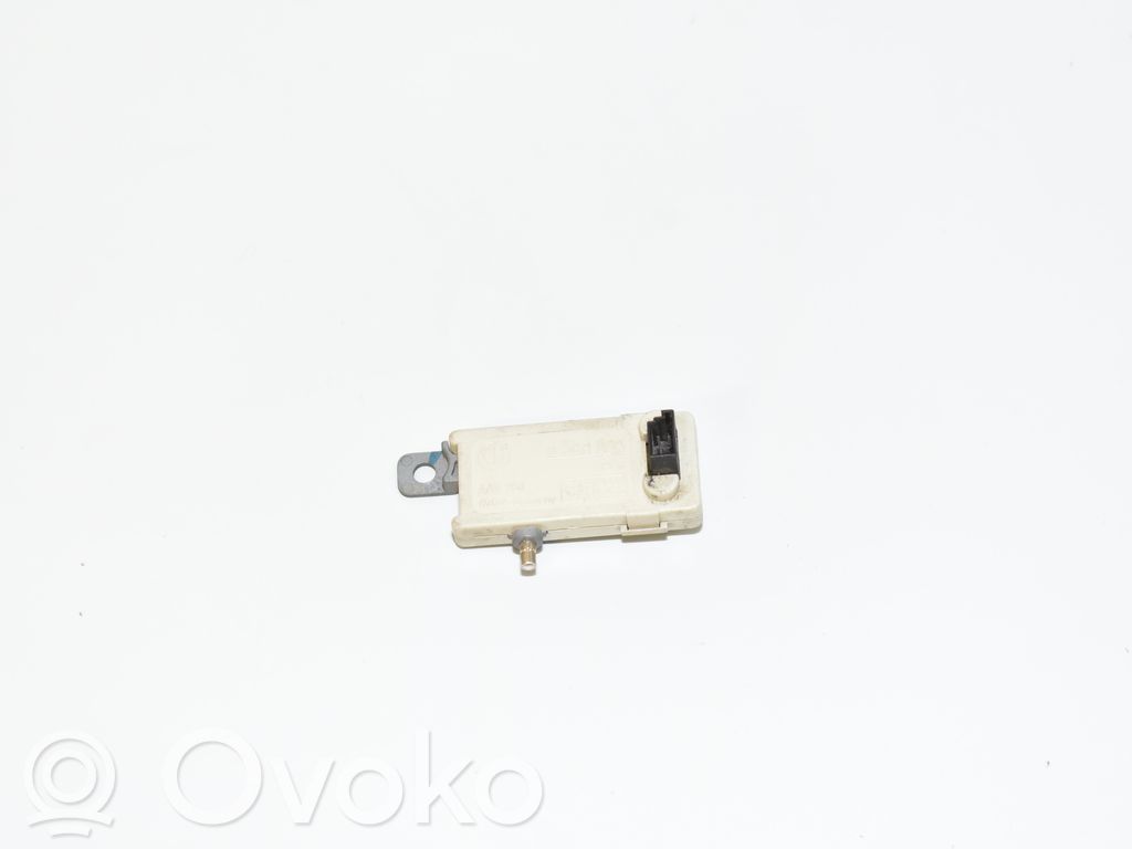 BMW 3 E46 Antenos stiprintuvas 