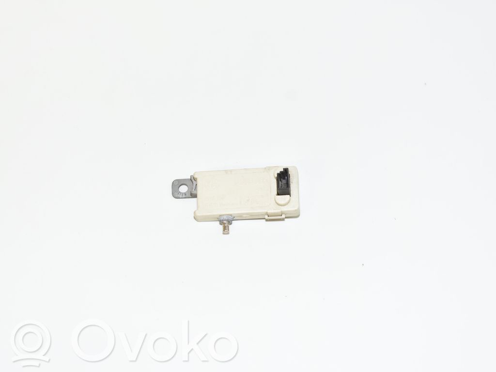 BMW 5 E39 Antenos stiprintuvas 