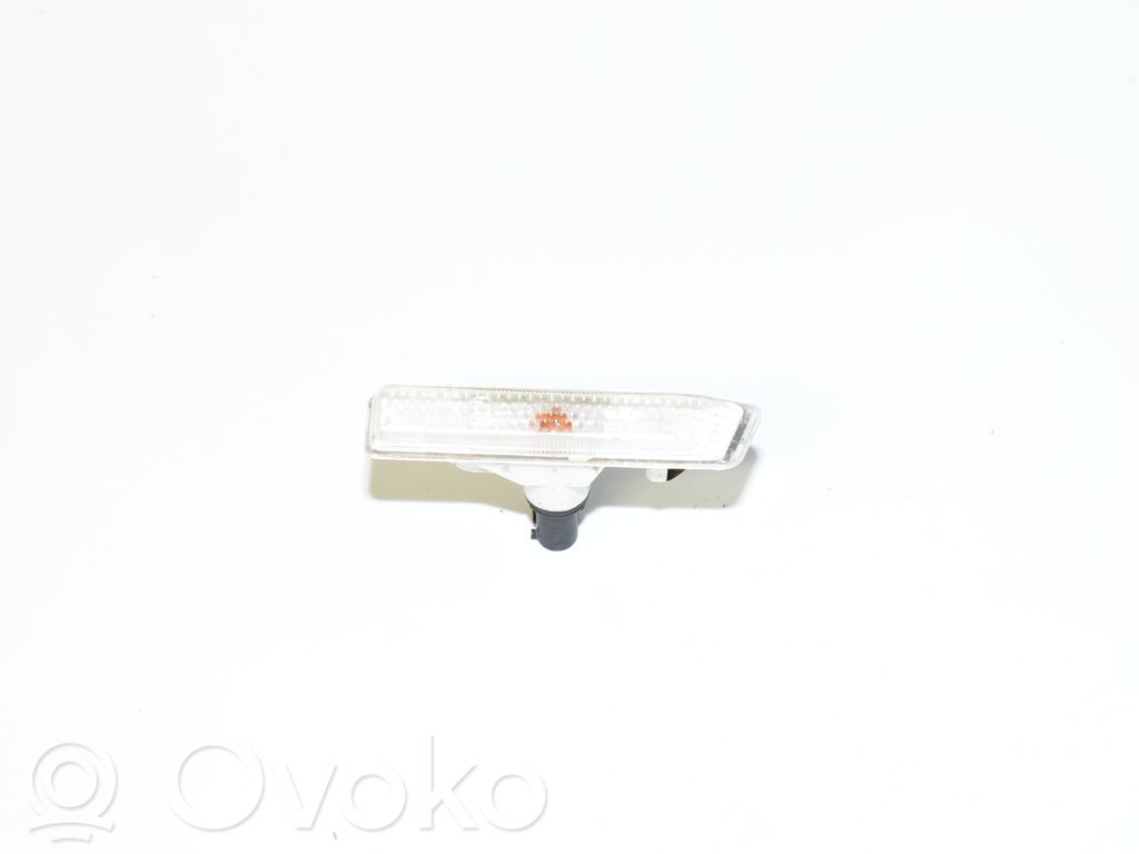 Front fender indicator light   8382104