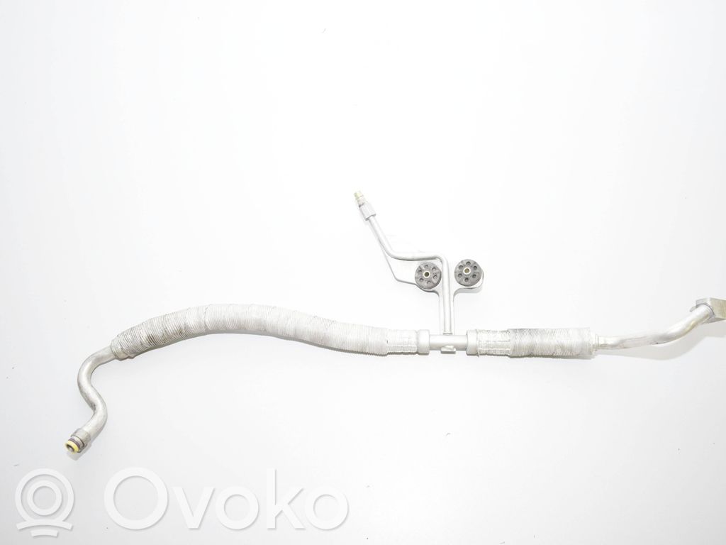 Ilmastointilaitteen putki (A/C)   234982