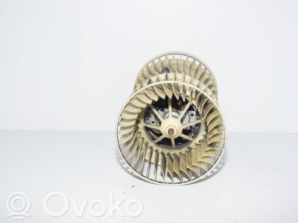 BMW 5 E39 Lämmittimen puhallin 