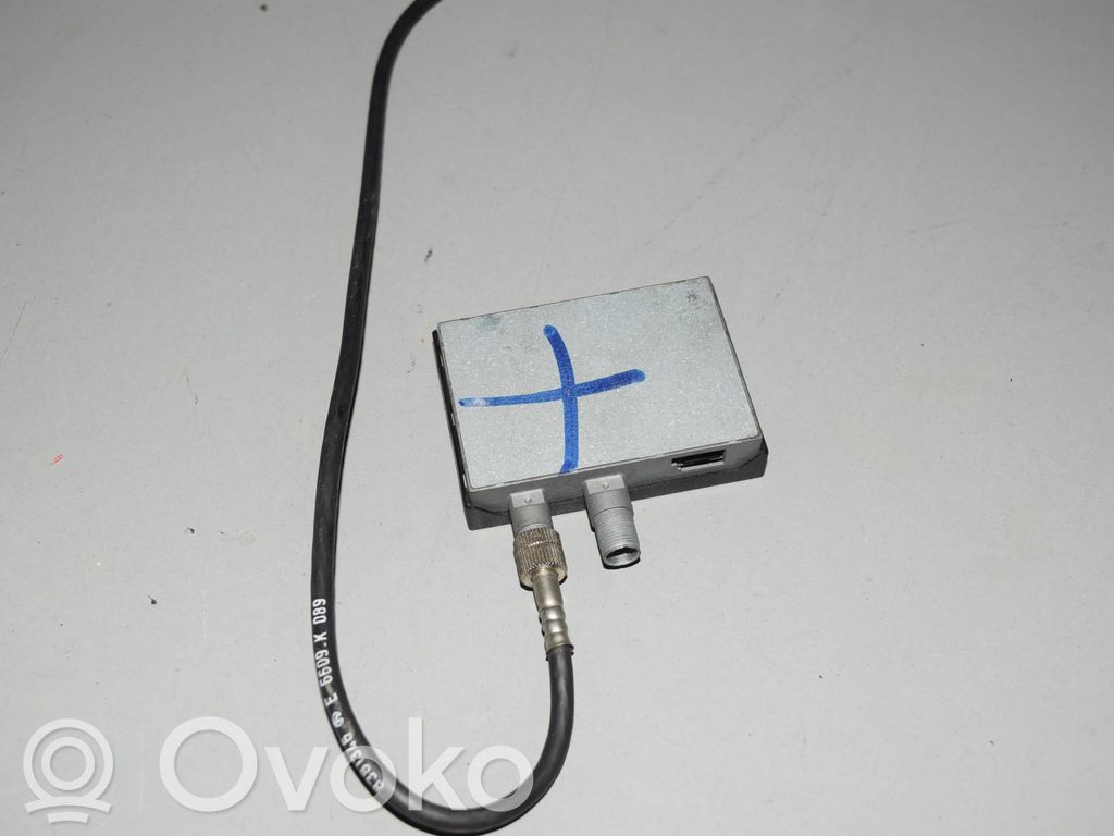 BMW 7 E38 Antenos stiprintuvas 