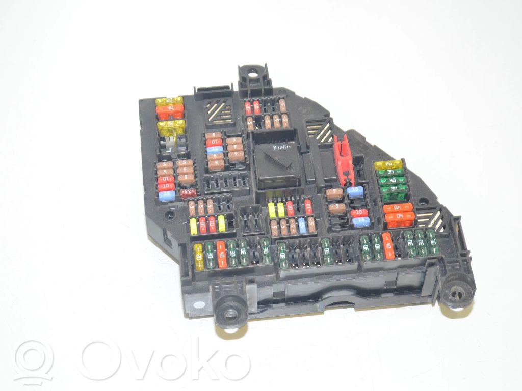BMW 5 F10 F11 Ramka / Moduł bezpieczników 