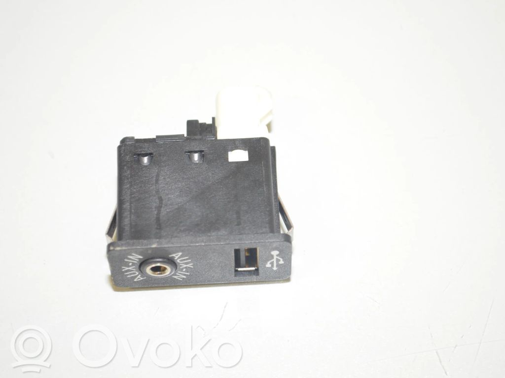 BMW X3 F25 USB savienotājs 