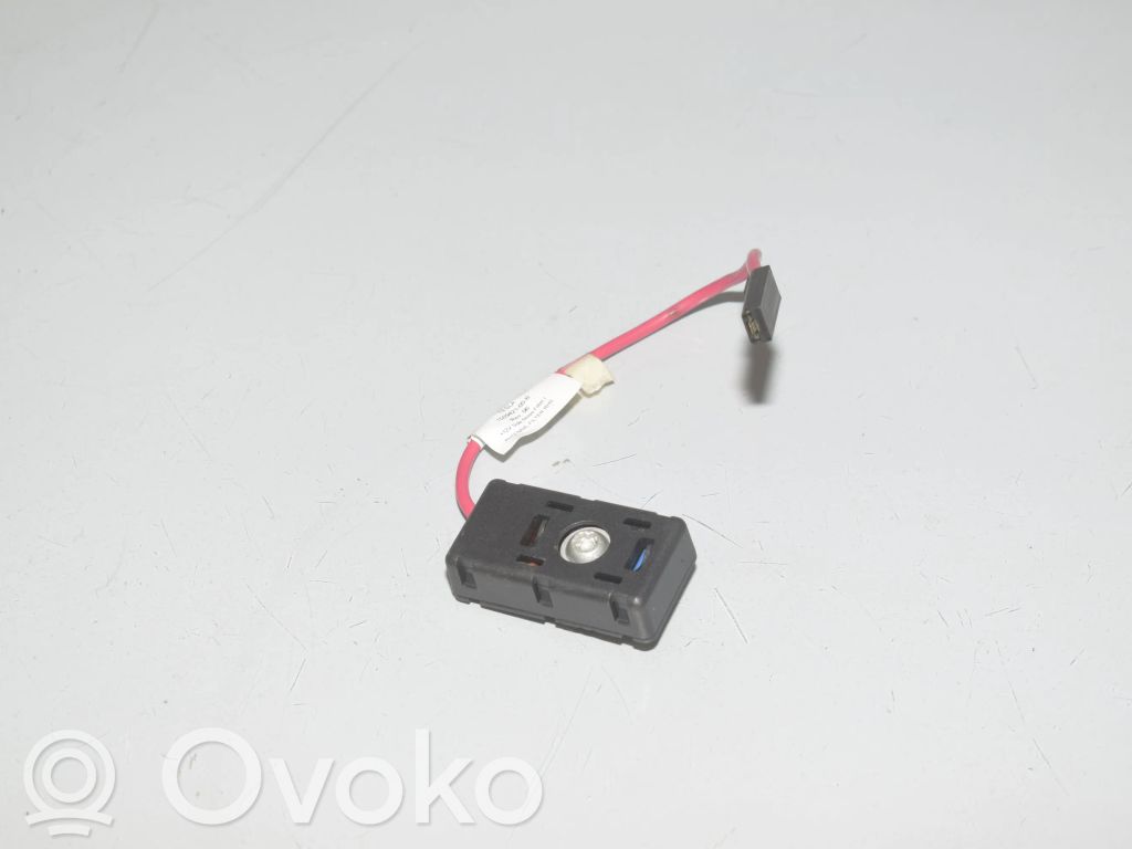Tesla Model 3 Antenos stiprintuvas 