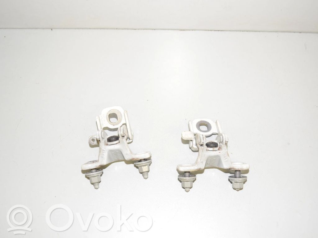 BMW 2 F46 Tailgate/trunk/boot hinge 