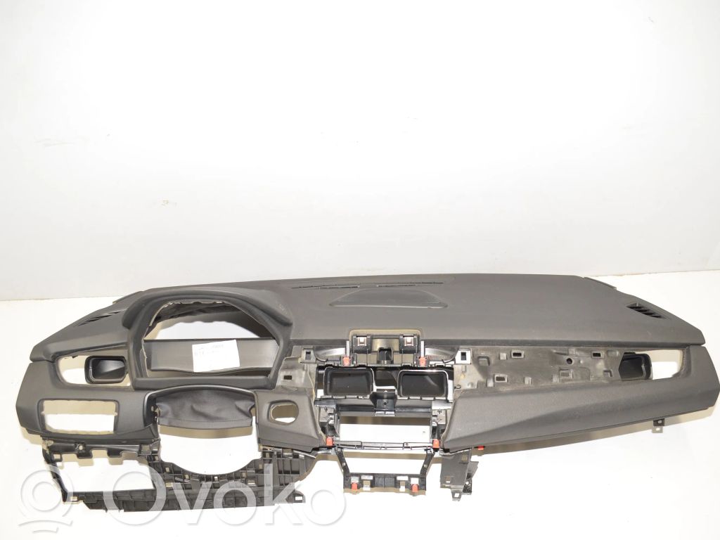 BMW 2 F46 Panel de instrumentos 