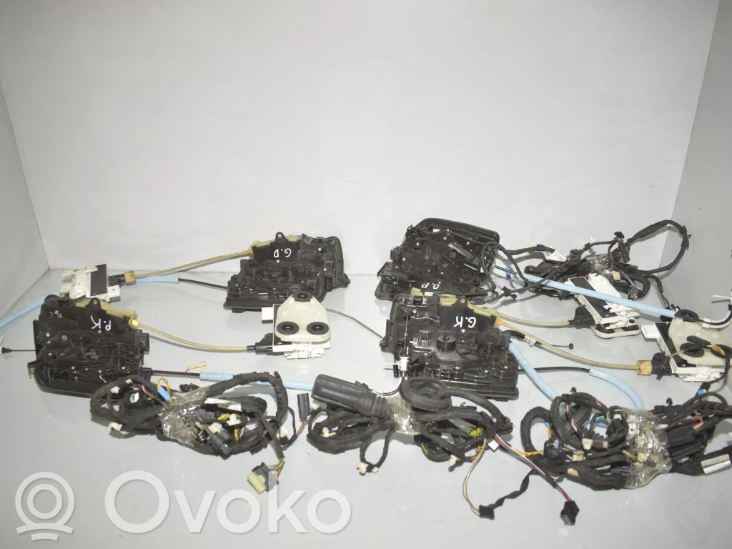BMW X5 F15 Silniczek dociągania drzwi przednich 