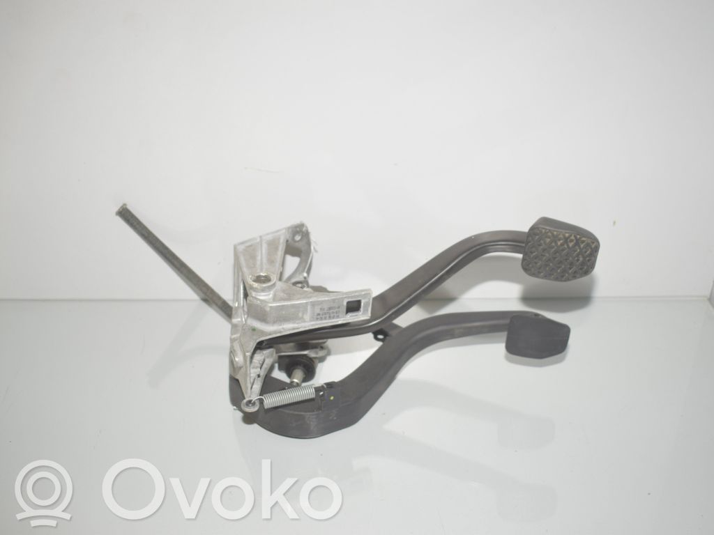 BMW X1 E84 Clutch pedal 
