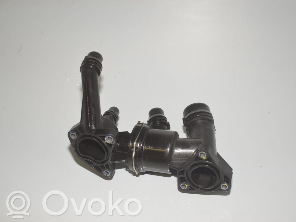 BMW 7 G11 G12 Termostaatin kotelo 