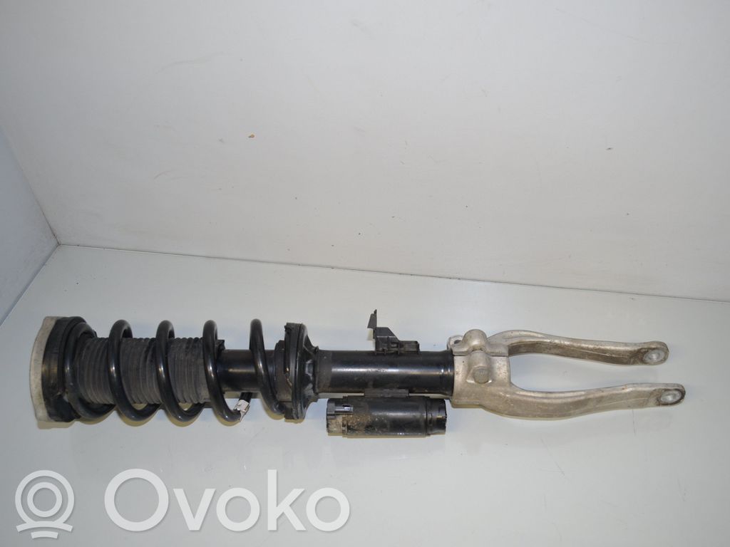 BMW 5 G30 G31 G38 Priekinis amortizatorius su spyruokle 