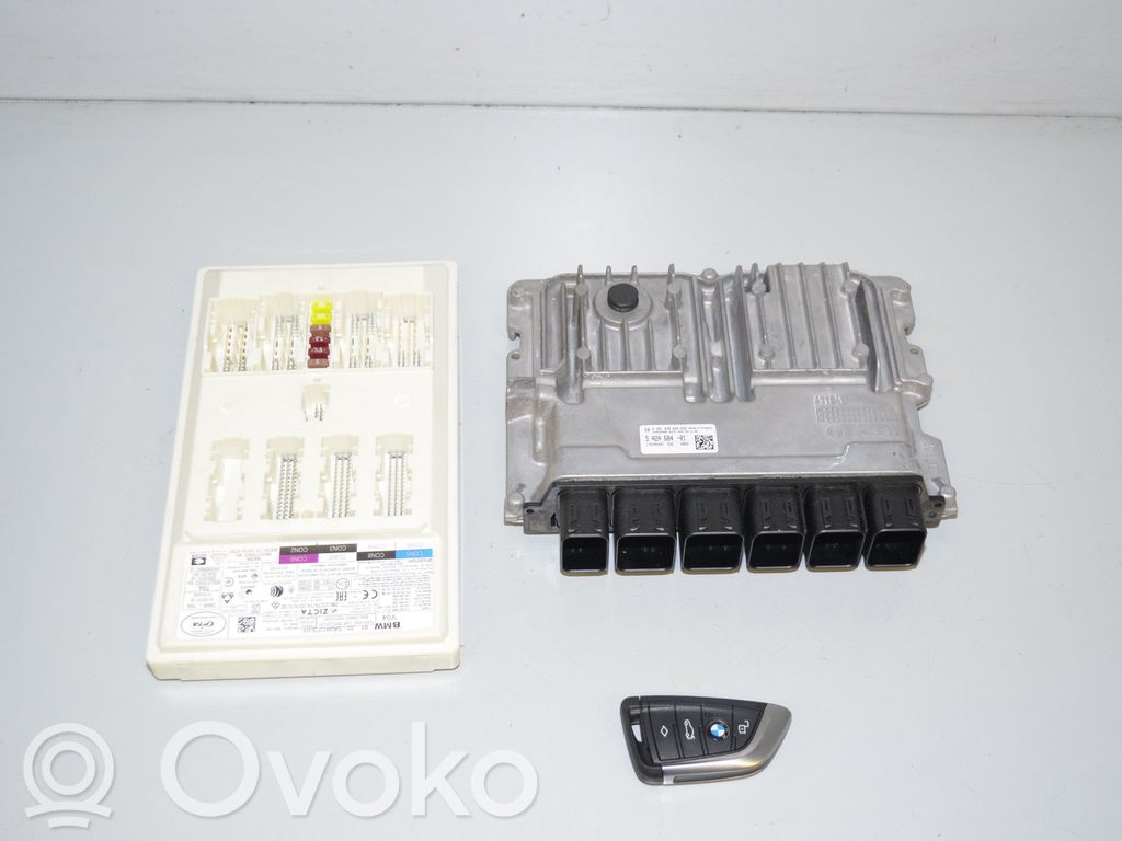 BMW 1 F40 Komputer / Sterownik ECU i komplet kluczy 