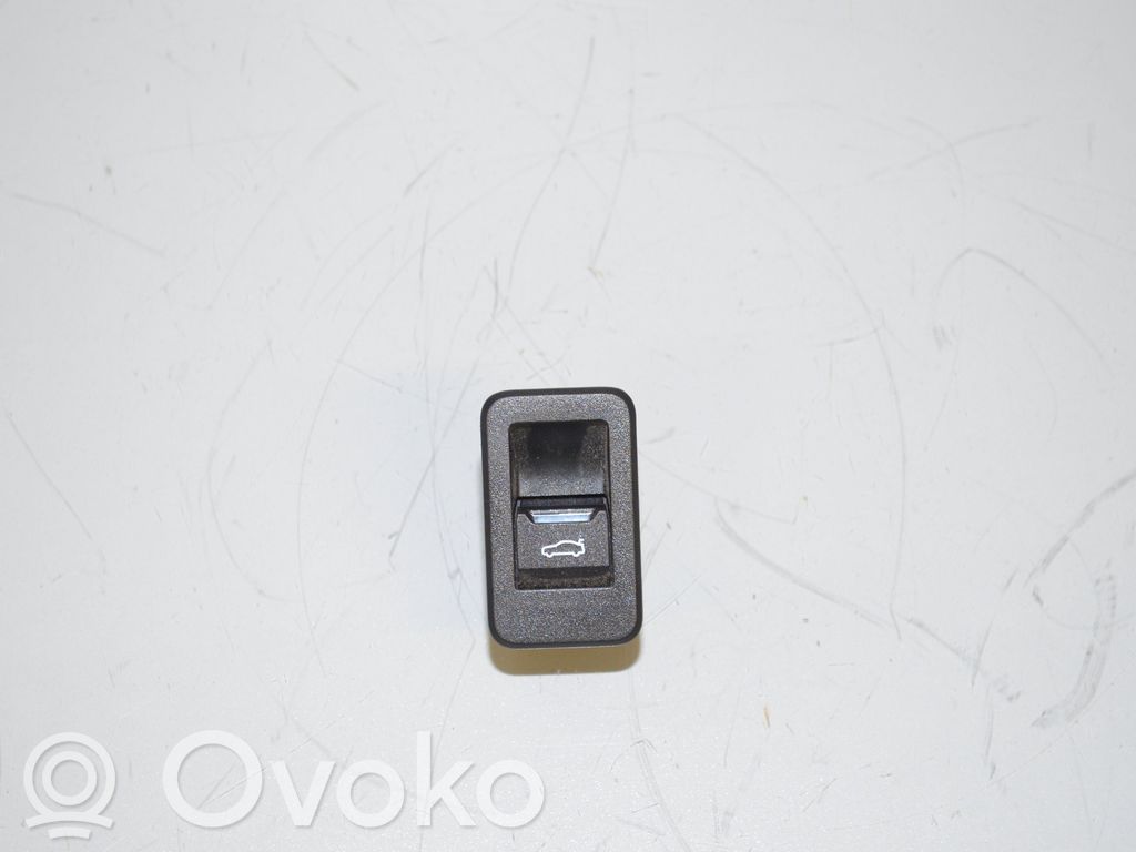 BMW iX Tailgate opening switch 