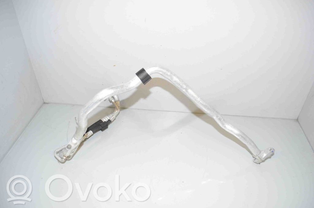 BMW iX Ilmastointilaitteen putki (A/C) 