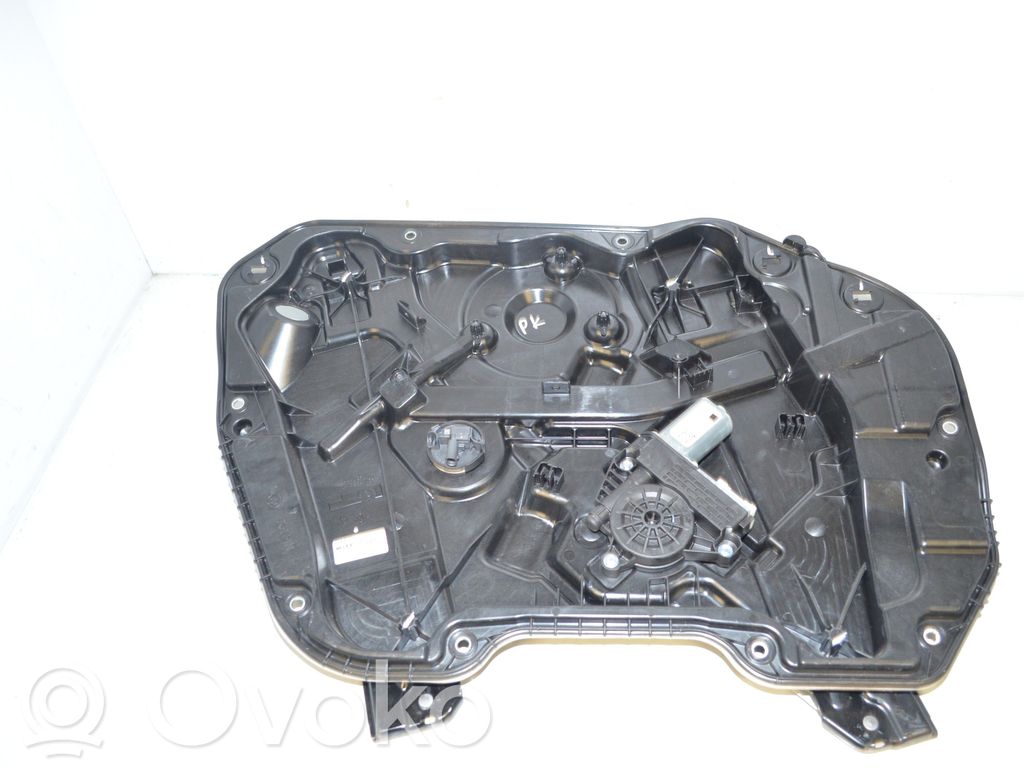 BMW 1 F40 Front door window regulator with motor 