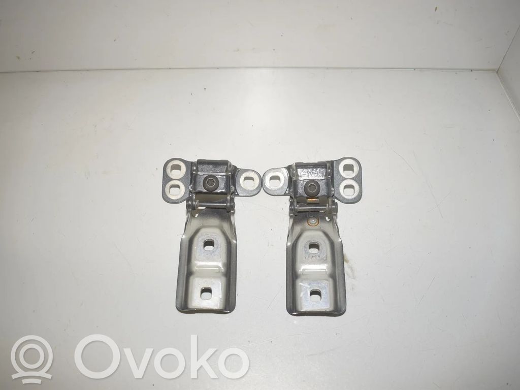 BMW 2 F45 Tailgate/trunk/boot hinge 