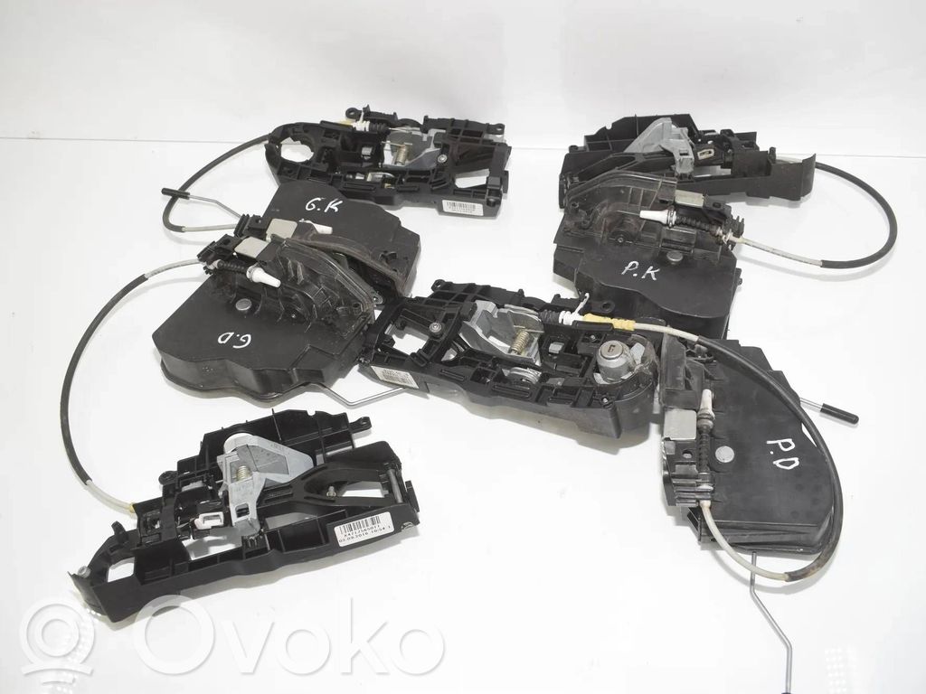 BMW 5 F10 F11 Priekinė durų spyna 
