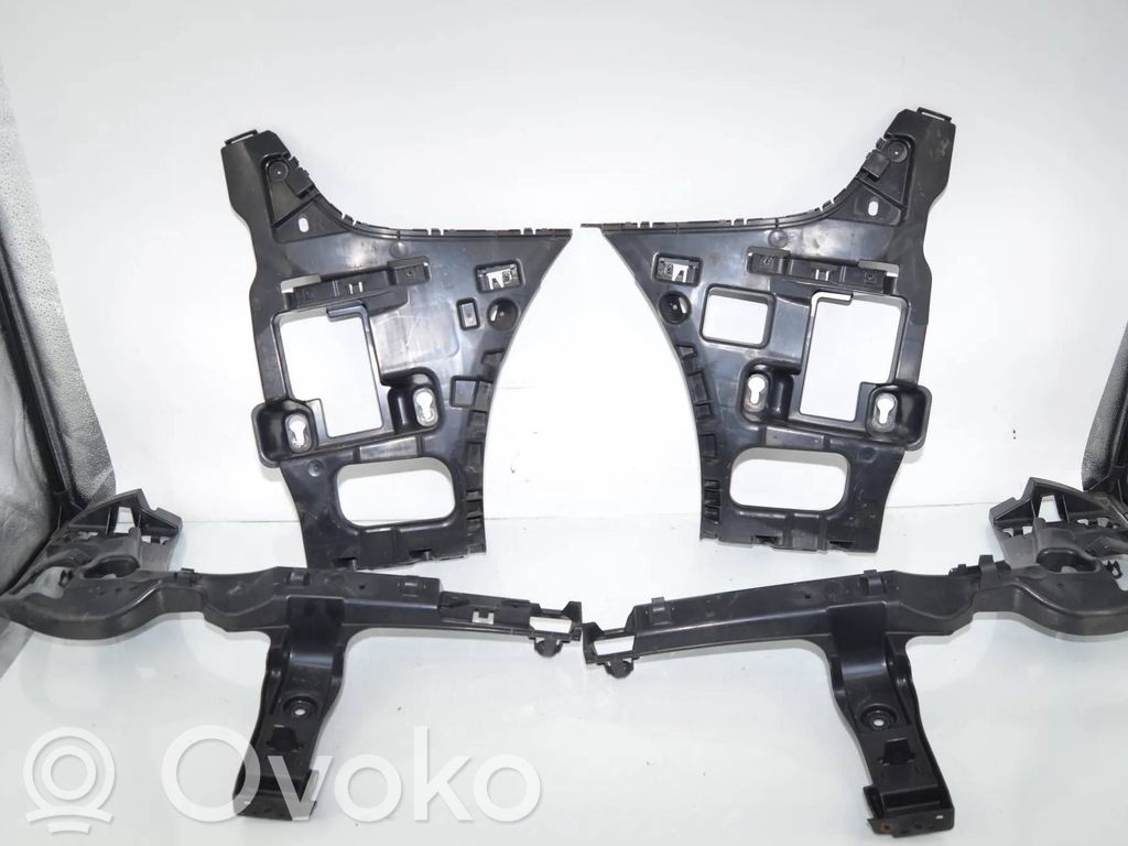 BMW 2 F46 Soporte de montaje del parachoques trasero 