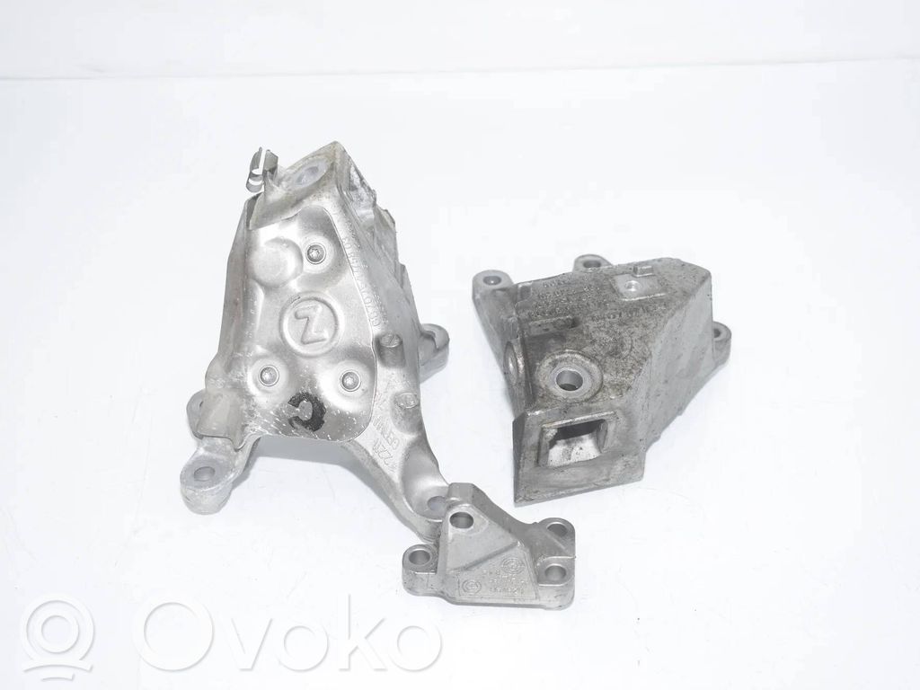 BMW 5 G30 G31 G38 Engine mounting bracket 