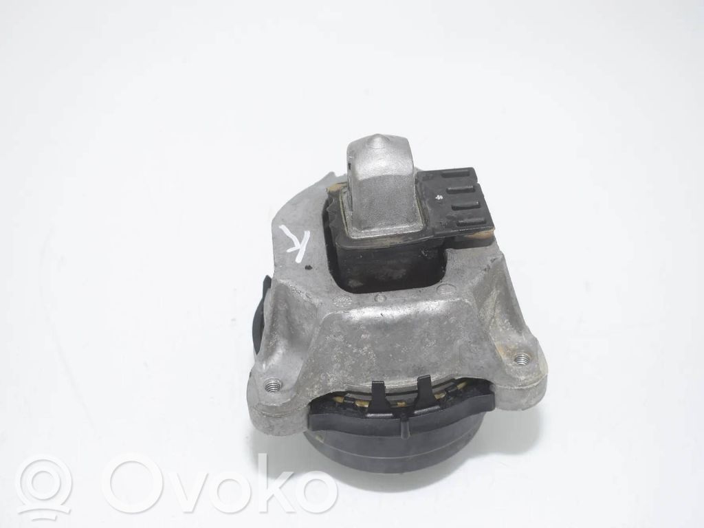 BMW 5 G30 G31 G38 Engine mount bracket 