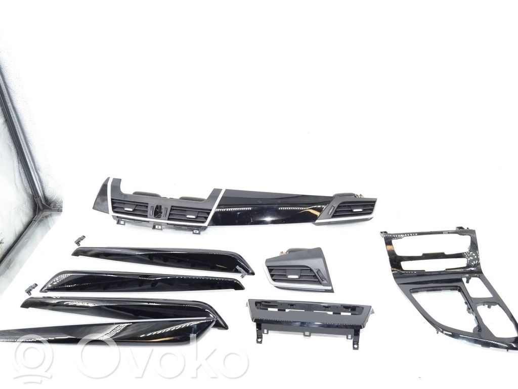 BMW 2 F46 Set di finiture decorative interne