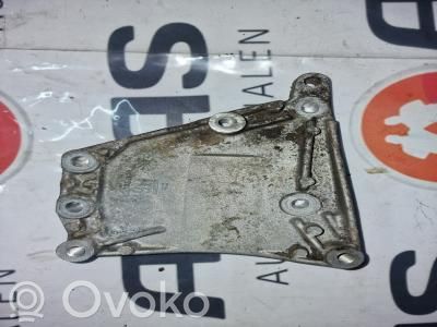 Opel Corsa D Generaattorin/laturin kiinnike 