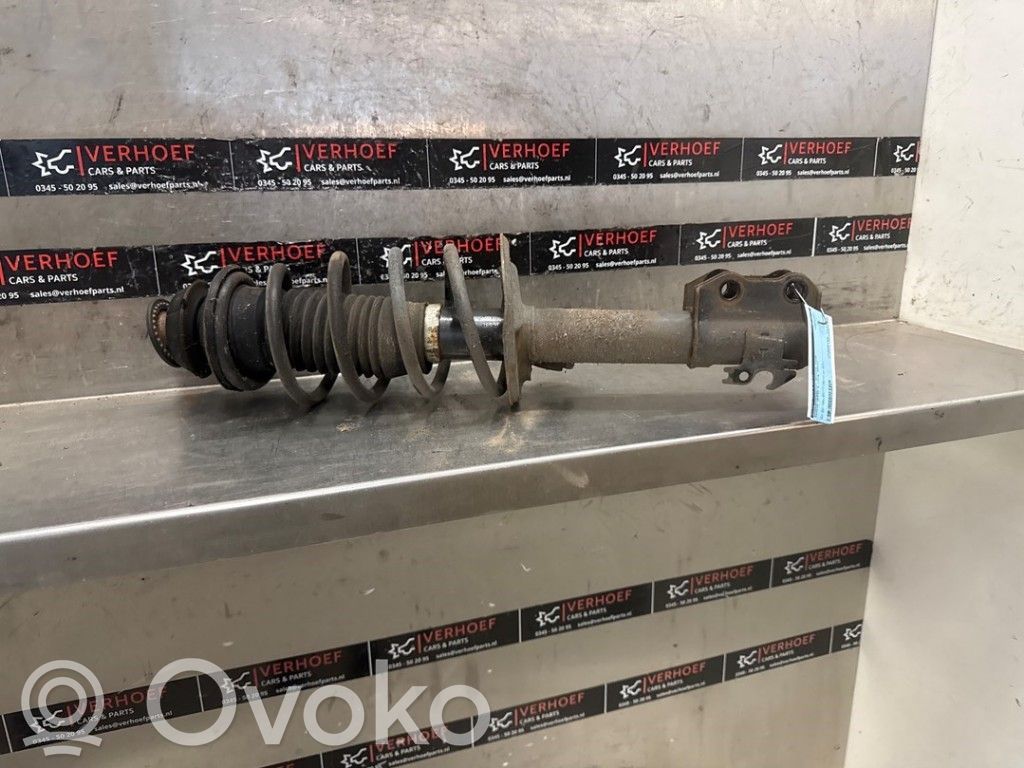 Toyota Verso-S Amortyzator osi przedniej ze sprężyną 