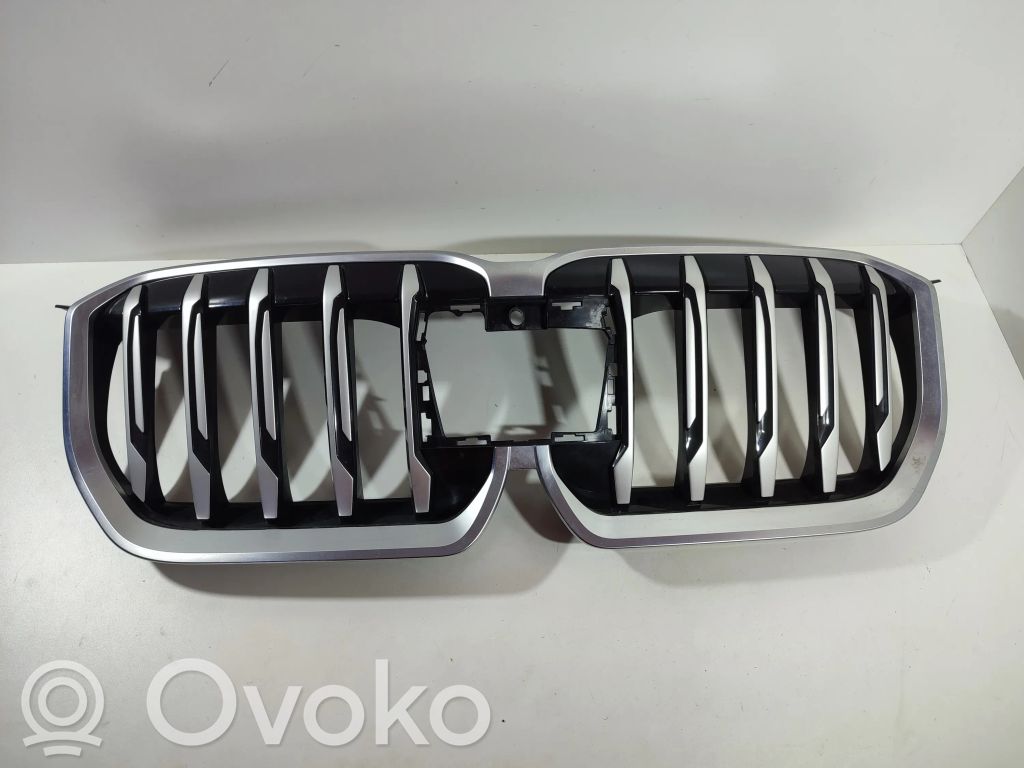 BMW X1 U11 Maskownica / Grill / Atrapa górna chłodnicy 