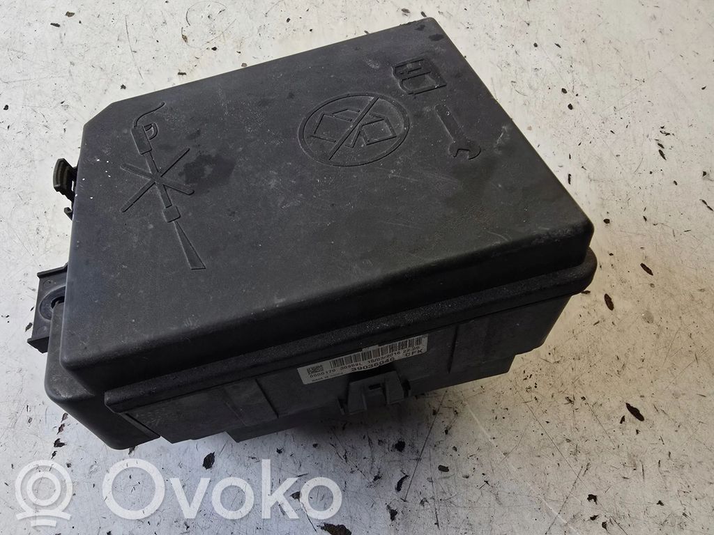 Fuse box set   39036046