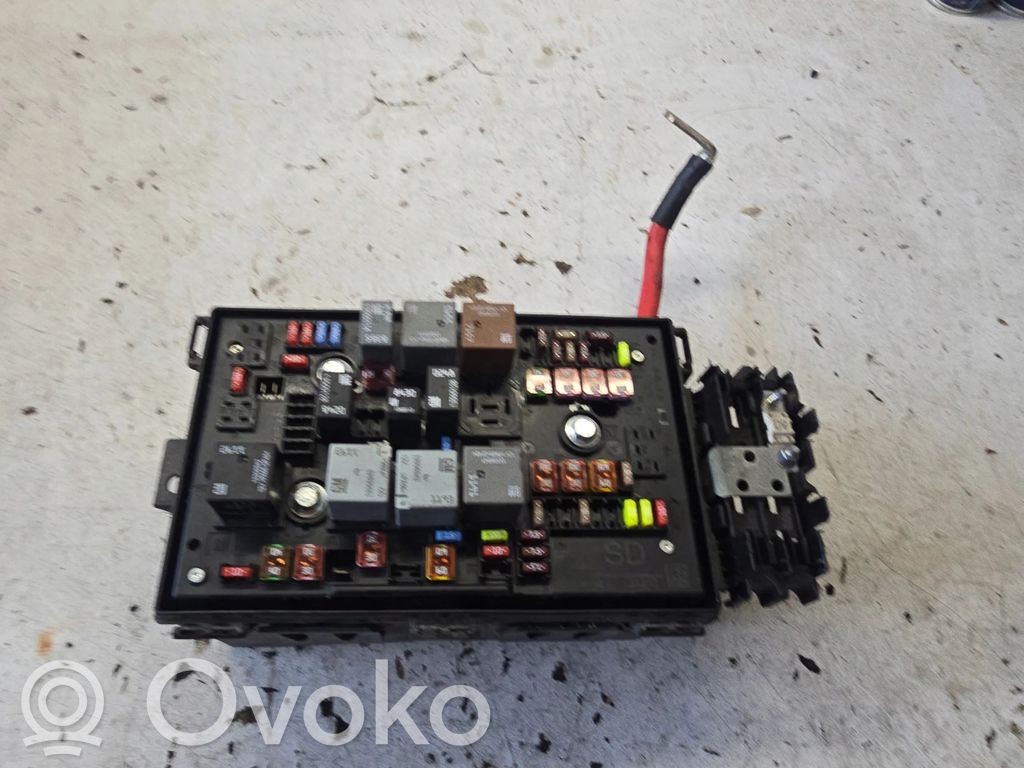 Opel Astra J Juego de caja de fusibles 