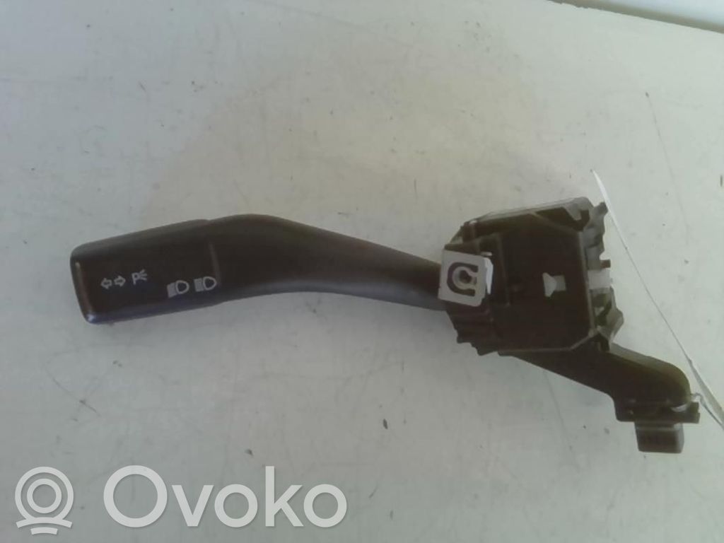 Volkswagen Golf V Manetka / Przełącznik kierunkowskazów 