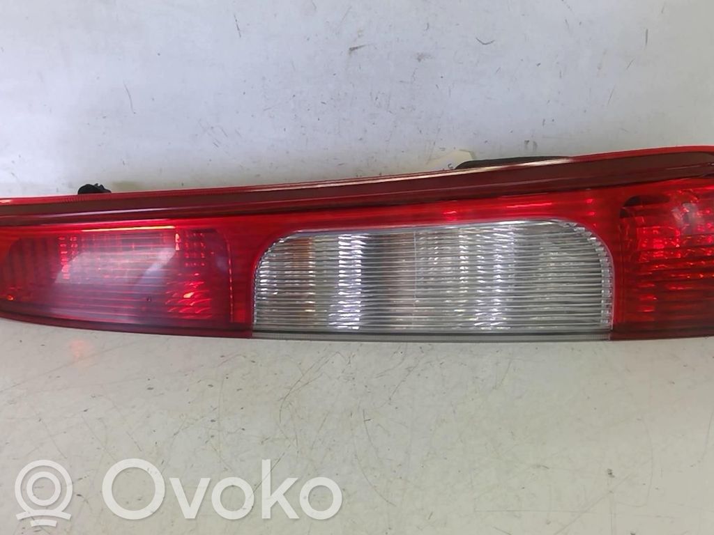 Ford C-MAX I Aizmugurējais lukturis virsbūvē 
