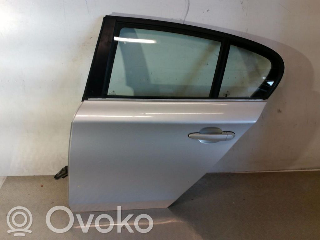 Aizmugurējās durvis   41527191017