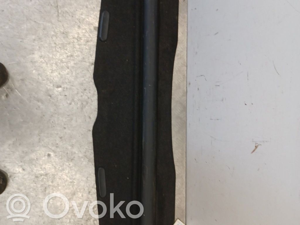 Parcel shelf
