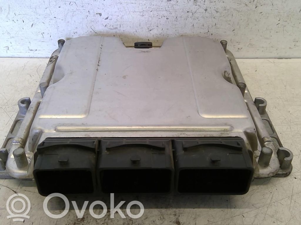 Opel Vivaro Engine control unit/module 