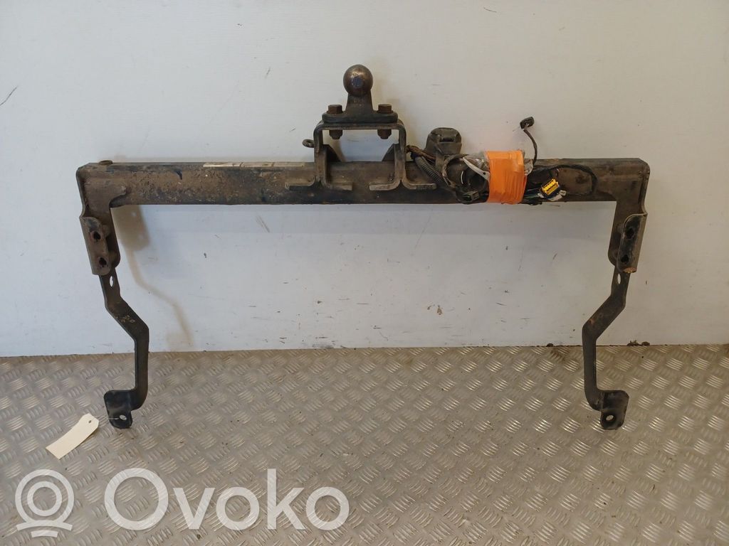 Opel Vivaro Hak holowniczy / Komplet 