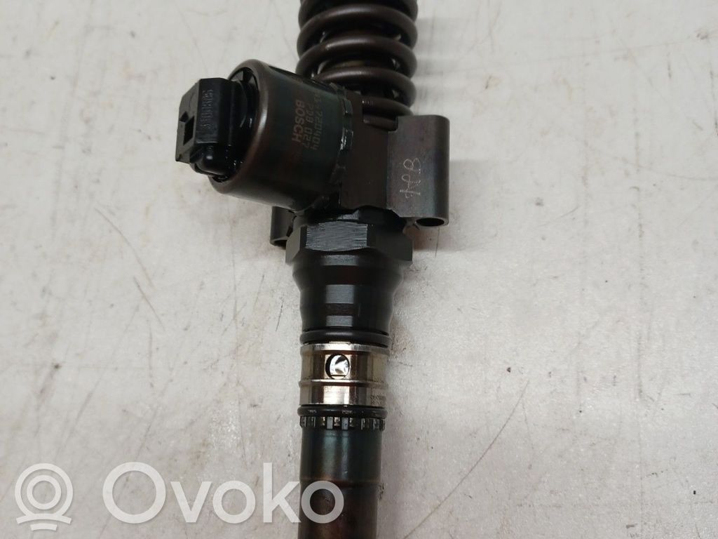 Audi A4 S4 B7 8E 8H Polttoainesuutin 