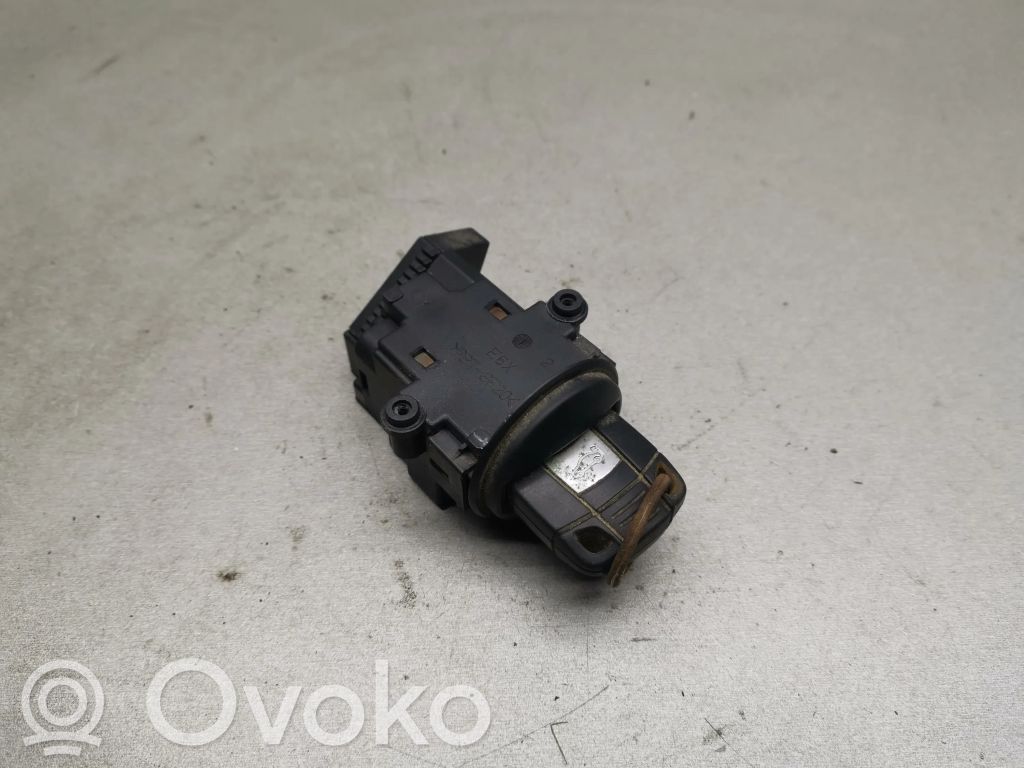 BMW 5 E60 E61 Užvedimo spynelė 