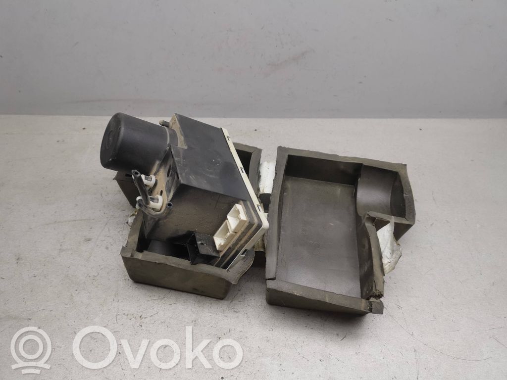Audi A4 S4 B5 8D Central locking vacuum pump 