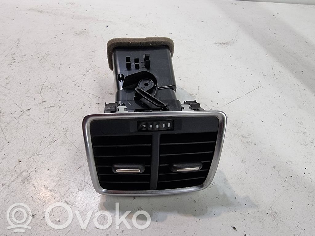 Audi Q3 8U Aizmugurējā gaisa - ventilācijas reste 